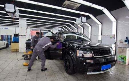 最好一年保養(yǎng)幾次汽車。
