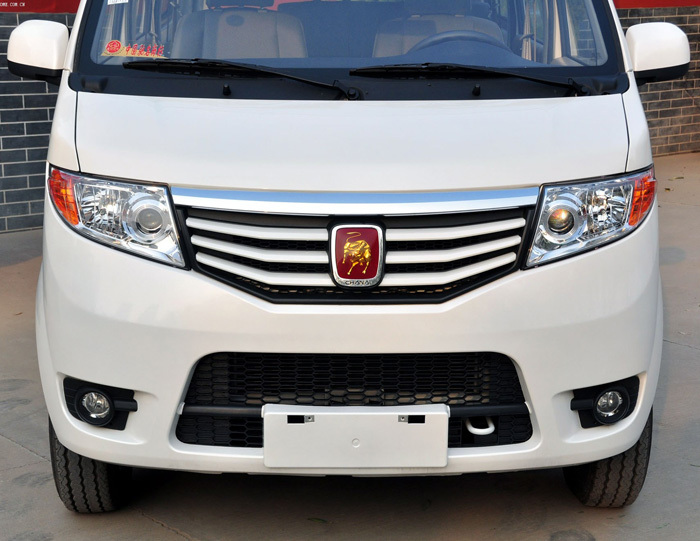 國產(chǎn)較霸氣面包車！車標(biāo)帶一頭牛，蘭博基尼看了嚇一跳